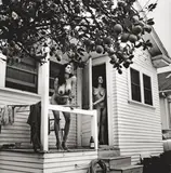 2 Playmates with Lemon Tree“, Los Angeles by Helmut Newton, 1986, Silbergelatineabzug, sold Nov 2010