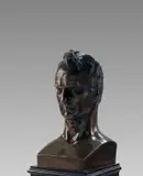 David d'Angers, Büste Alexander von Humboldts (1769–1859), 1844, Bronzeguß durch Achille Collas (1795–1859). Bronze, gegossen; rotbraune Patina / schwarzer Steinsockel (wohl Schiefer), profiliert. 25 cm (42,5 cm mit Sockel) (9 ⅞ in. (16 ¾ in. mit Sockel))