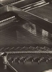 Aenne Biermann, Einblick in ein Klavier, Um 1927, Vintage. Silbergelatineabzug