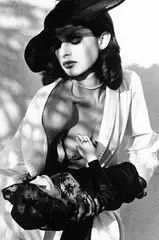 Helmut Newton, Nastassia Kinski and Marlene Dietrich doll, Hollywood, 1983, Silbergelatineabzug, vor 1986