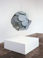 Thomas Scheibitz, Kugel, 2002, Aluminium, bemalt