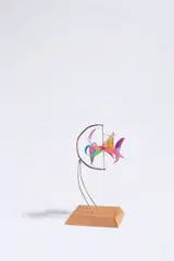 Untitled (Summer Flower) by George Rickey, 1995, Metallobjekt (Haarnadel) mit beweglicher, farbig gefasster Faltung, lose in Holzsockel gesteckt, sold Jun 2023