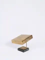 One Plane Horizontal Bronze by George Rickey, 1993, Bronzeskulptur mit beweglichem Quadrat, auf schwarzen Steinsockel montiert, sold Jun 2023
