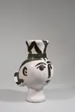 Chouette femme by Pablo Picasso, 1951, Vase, weißer Ton, mit Engoben- und Paraffinbemalung, glasiert. Höhe: 30 cm (11 ¾ in.), sold Jun 2017