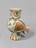 Chouette by Pablo Picasso, 1968, Vase, weißer Ton, mit Engobenbemalung, graviert und teilweise glasiert. Höhe: 28,8 cm (11 ⅜ in.); ceramic, Madoura editi, sold Jun 2017