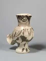 Chouette by Pablo Picasso, 1969, Vase, weißer Ton, mit Engobenbemalung, graviert und teilweise glasiert. Höhe: 28,5 cm (11 ¼ in.), sold Jun 2017