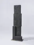 Hans Steinbrenner, Figur, 1977, Eichenholz, schwarz gefasst, auf Metallplatte montiert