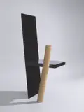 Robert Wilson, Waiting Chair, aus „Madame Butterfly, 1993, Lackiertes Holz und Edelstahl, Bambus