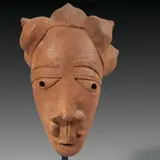 Kopf einer Skulptur. 500 v. Chr. – 200 n. Chr by Nok-Kultur Nigeria, Terracotta, gebrannt, sold Nov 2013