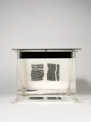 Gianni Colombo, Strutturazione fluida (Ottica), 1964, Plexiglas und Blech, gebogen