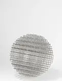 François Morellet, Sphére-trames, 1962, Edelstahl. Durchmesser: 36 cm (14 ⅛ in.)