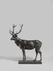 Louis Tuaillon, Stehender Hirsch. Nach 1907, Bronze mit schwarz-brauner Patina