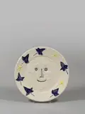 Visage aux feuilles by Pablo Picasso, 1956, Runde Platte, Abdruck in weißem Ton, mit Engobenbemalung, teilweise glasiert. ø 42,5 cm (16 ¾ in.); ceramic, Madoura edi, sold Jun 2017