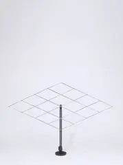 Grille se déformant par mouvement électrique by François Morellet, 1966, Verchromter und lackierter Stahl, Kette, Elektromotor, sold Jun 2022