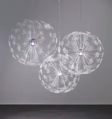 Ohne Titel by Jorge Pardo, 2008, 3-teilige Lichtinstallation: jeweils Kunststoff, Fassung und Leuchtmittel. Jeweils ø 86 cm (33 ⅞ in.), sold Dec 2021