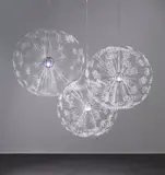 Jorge Pardo, Ohne Titel, 2008, 3-teilige Lichtinstallation: jeweils Kunststoff, Fassung und Leuchtmittel. Jeweils ø 86 cm (33 ⅞ in.)