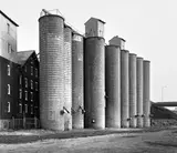 Getreidesilo, Canton, Ohio, USA by Bernd und Hilla Becher, 1977, Vintage. Silbergelatineabzug, sold Jun 2015