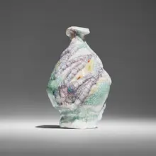 Kodai Ujiie, Urushi Kaninsai Baiji Tokkuri (sake flask), c. 2022, porcelain, celadon, lacquer