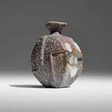 Hasu Yoshitaka, Iga Sakenomi (sake bottle), stoneware with natural ash glazing