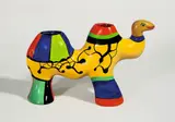 Kamel by Niki de Saint Phalle, 1986, Kunstharz, bemalt, und 2 teilglasierte Tonvasen. Höhe 24,9 cm (9 ¾ in.), sold Jun 2012