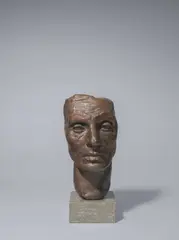 Renée Sintenis, Selbstbildnis, 1944, Bronze mit brauner Patina, auf Steinsockel montiert