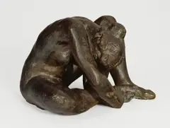 Kauernde by Arno Breker, 1927, Bronze mit braungrüner Patina. Höhe: 14,2 cm (5 ⅝ in.), sold May 2008