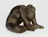 Arno Breker, Kauernde, 1927, Bronze mit braungrüner Patina. Höhe: 14,2 cm (5 ⅝ in.)