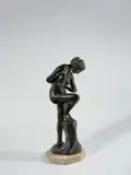 Max Klinger, Badende, 1898, Bronze mit schwarzer Patina, auf Marmorsockel montiert