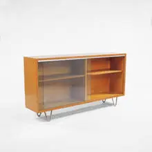 George Nelson, display cabinet, c.1952, combed oak, glass, aluminum