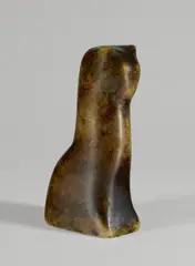 Katze by Karl Hartung, Um 1939, Bronze mit goldbrauner Patina. Höhe: 9,5 cm (3 ¾ in.), sold Jun 2016