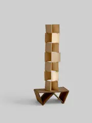 Hermann Glöckner, Turmartiger Aufbau, in sieben gleich hohe Segmente geteilt, 1973, Karton, geschnitten, gefaltet, geleimt
