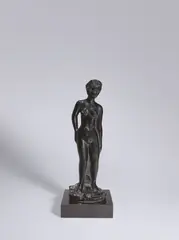 Moissey Kogan, Stehende mit gebeugtem und gestrecktem Arm, Um 1937, Bronze mit schwarzbrauner Patina, auf Steinsockel montiert