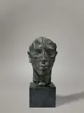 Arno Breker, Le jeune Romanichel, 1928, Bronze mit grünschwarzer Patina, auf schwarzen Steinsockel montiert