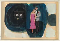 Franz West und Werner Büttner, Ohne Titel, Collage, Mischtechnik und Musikkassette auf Papier, im Künstlerrahmen