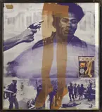 Wolf Vostell, Nur die 1, 1968, Serigraphie in Violett nach collagierten Zeitungsphotos, Nylonstrümpfe und Strumpfpackung, in verglastem Metallkasten