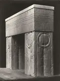 Constantin Brancusi, Maquette de la Porte du baiser (Vue de trois quarts)