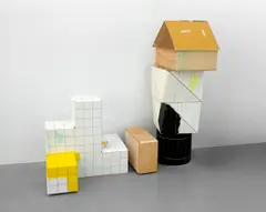 Manfred Pernice, Stack 2, 2001, Lack und Sprühfarbe auf Holz