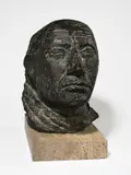 Gustav Seitz, Villonkopf, 1955, Bronze mit schwarzer Patina, auf Steinsockel montiert. Höhe (ohne Sockel): 43 cm (16 ⅞ in. )