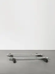 Alva Noto, VOID, 2002 A) 2000hz 2.6.02 B) 8000hz, 2002, Installation: Klang, verchromtes Glas, Aluminium, Silikon, Gummi