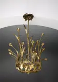 Wohl Belgien, Kronleuchter mit Schilf- und Seerosendekor, 1900, Messing, gegossen, ziseliert; ursprünglicher Oberflächenüberzug: Zaponlack über Gelbbrenne