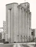 Bernd und Hilla Becher, GRAIN ELEVATOR. FÉRE-CHAMPENOISE, F