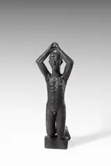 Hermann Blumenthal, Auf Block Kniender mit erhobenen Armen, 1933, Zink mit schwarzer Patina