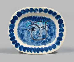 Visage noir putoisé by Pablo Picasso, 1948, Ovale Platte, weißer Ton, mit Engobenbemalung, glasiert; ceramic, Madoura edition, sold Jun 2017