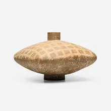 Claude Conover, Ahan vessel, 1980, glazed stoneware with engobe decoration