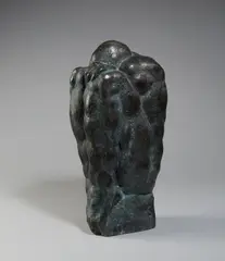 Wieland Förster, Kleiner trauernder Mann, 1973, Bronze mit dunkelbrauner Patina. Höhe: 49,5 cm (19 ½ in.)