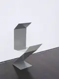 Judith Hopf, Ohne Titel (Laptop Man 5), 2018, Stahl, pulverbeschichtet