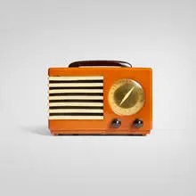 Norman Bel Geddes, Aristocrat radio, model FC 400, 1940, Catalin, plastic