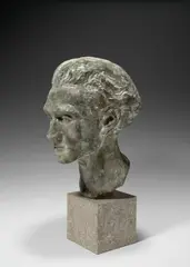 Ludwig Thormaehlen, Portraitkopf Stefan Georges (1868–1933). 1948/54 / 1960, Bronze, mit graugrüner Patina; Granitsockel – Gießerei der Akademie der bildenden Künste, München. 39 cm / Sockel: 13 cm (15 ⅜ in. / Sockel: 5 ⅛ in.)