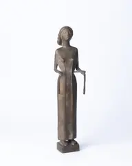 Gerhard Marcks, Gürtelbinderin, 1958, Bronze mit brauner Patina. Höhe: 54,5 cm (21 ½ in.)