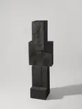Hans Steinbrenner, Figur, 1977, Eichenholz, schwarz gefasst